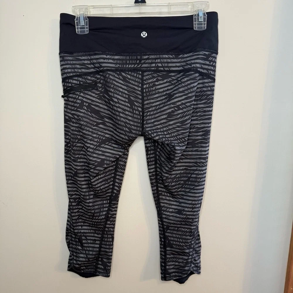 LULULEMON Top Speed Crop *Full-On Luxtreme Stripe Play Slate Black/Black 17” 6
